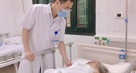 Chó Bully hơn 30kg tấn công cụ già 87 tuổi nguy kịch